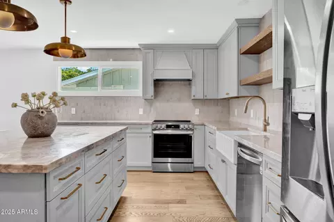 Kitchen - 8021 N 16th Dr, Phoenix, AZ 85021 photo 3 of 4
