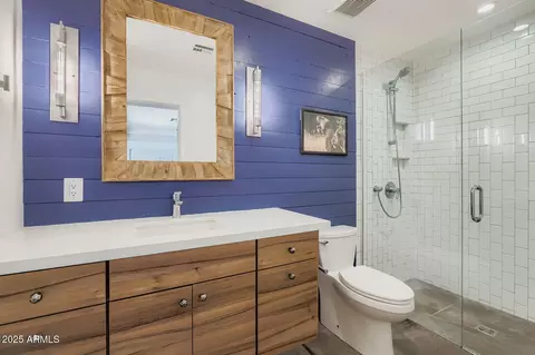 Bath - 2231 E Montebello Ave, Phoenix, AZ 85016 photo 5 of 6