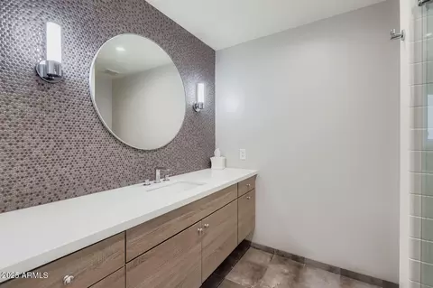 Bath - 2231 E Montebello Ave, Phoenix, AZ 85016 photo 3 of 6