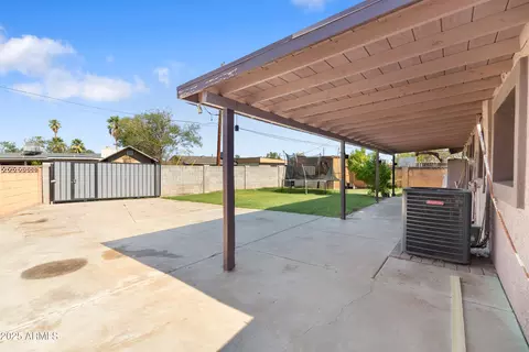Exterior - 2108 N 48th Ln, Phoenix, AZ 85035 photo 4 of 5