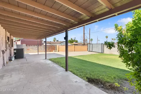 Exterior - 2108 N 48th Ln, Phoenix, AZ 85035 photo 3 of 5