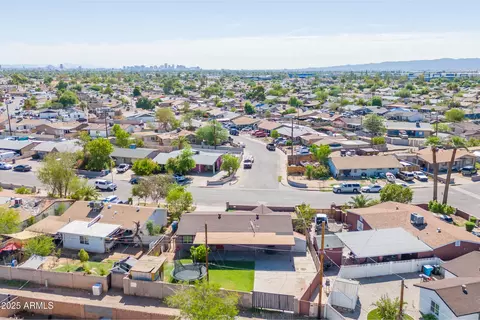 View/Area - 2108 N 48th Ln, Phoenix, AZ 85035 photo 2 of 5