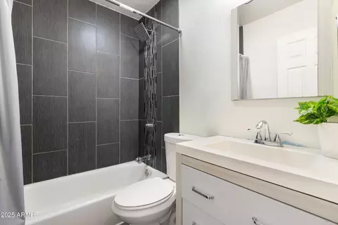 Bath - 2108 N 48th Ln, Phoenix, AZ 85035 photo 2 of 2