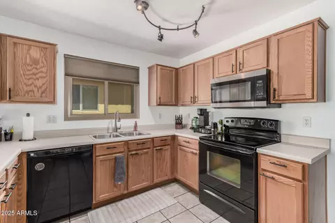 Kitchen - 10960 E Delta Ave, Mesa, AZ 85208 photo 4 of 4