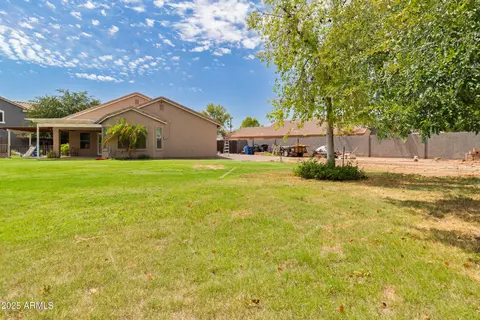 Exterior - 2833 S Martingale Rd, Gilbert, AZ 85295 photo 6 of 14