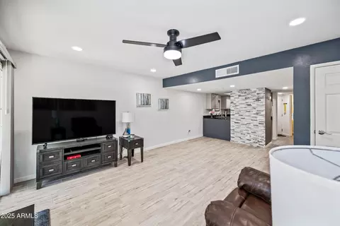 985 N Granite Reef Rd #127, Scottsdale, AZ 85257
