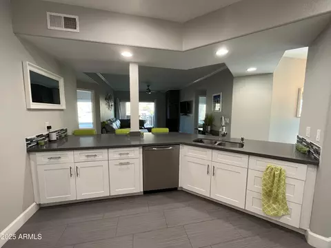 Kitchen - 3236 E Chandler Blvd #2037, Phoenix, AZ 85048 photo 2 of 4