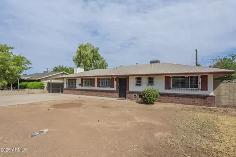 3860 E Clarendon Ave, Phoenix, AZ 85018