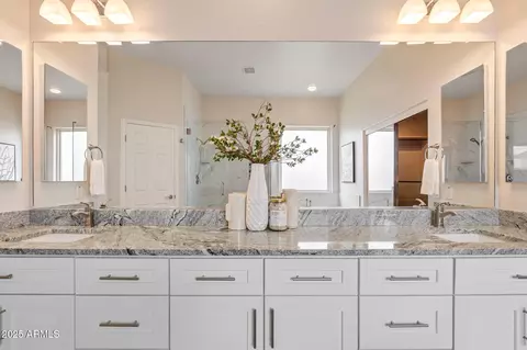 Bath - 1699 E Hearne Way, Gilbert, AZ 85234 photo 2 of 7