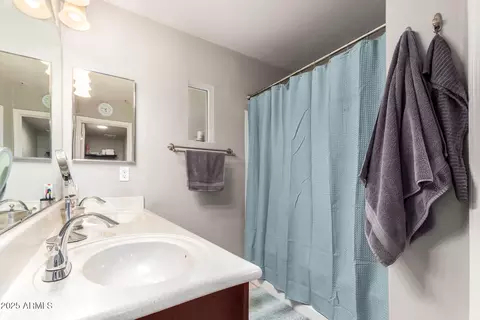 Bath - 1920 E Bell Rd #1038, Phoenix, AZ 85022 photo 2 of 3
