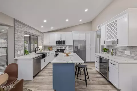 9152 W Oraibi Dr, Peoria, AZ 85382