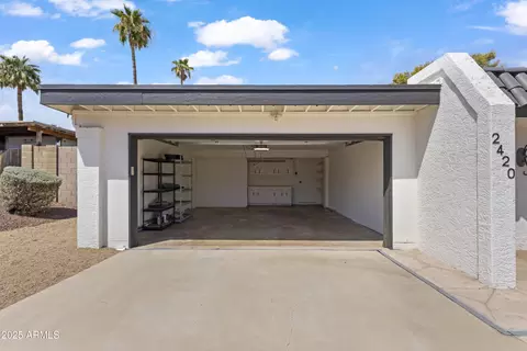 Exterior - 2420 E Shangri La Rd, Phoenix, AZ 85028 photo 4 of 4