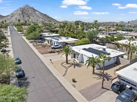 View/Area - 2420 E Shangri La Rd, Phoenix, AZ 85028 photo 1 of 2