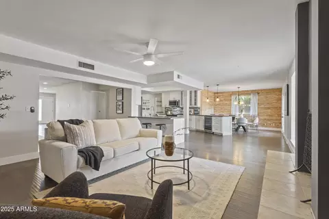 Living - 2420 E Shangri La Rd, Phoenix, AZ 85028 photo 2 of 3