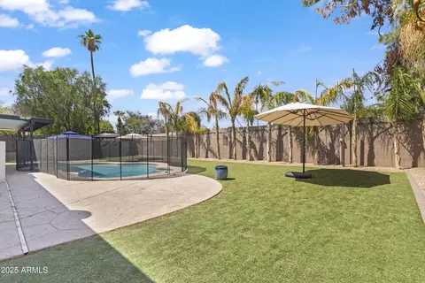 Exterior - 2420 E Shangri La Rd, Phoenix, AZ 85028 photo 3 of 4