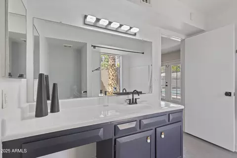 Bath - 2420 E Shangri La Rd, Phoenix, AZ 85028 photo 2 of 3