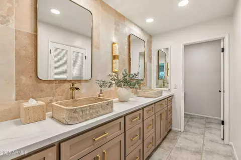 Bath - 43 E Boca Raton Rd, Phoenix, AZ 85022 photo 1 of 8