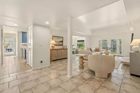 Entry Way - 43 E Boca Raton Rd, Phoenix, AZ 85022 photo 3 of 5