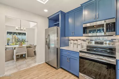 Kitchen - 43 E Boca Raton Rd, Phoenix, AZ 85022 photo 6 of 10