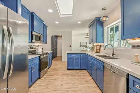 Kitchen - 43 E Boca Raton Rd, Phoenix, AZ 85022 photo 1 of 10