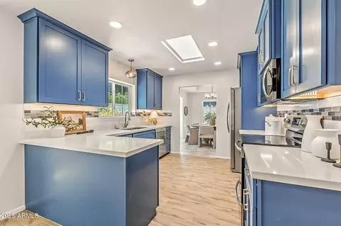 Kitchen - 43 E Boca Raton Rd, Phoenix, AZ 85022 photo 7 of 10