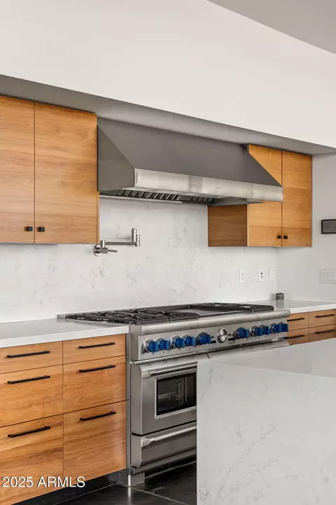 Kitchen - 4925 E Red Rock Dr #43, Phoenix, AZ 85018 photo 6 of 9
