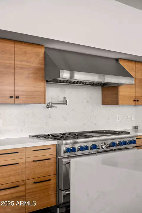 Kitchen - 4925 E Red Rock Dr #43, Phoenix, AZ 85018 photo 7 of 9