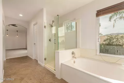 Bath - 14660 S 25th Pl, Phoenix, AZ 85048 photo 2 of 4