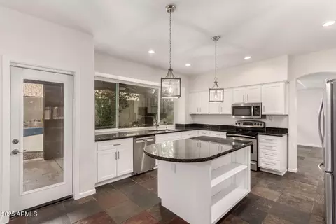 Kitchen - 14660 S 25th Pl, Phoenix, AZ 85048 photo 4 of 5