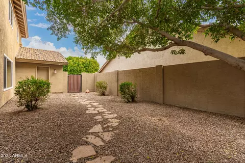 Exterior - 14660 S 25th Pl, Phoenix, AZ 85048 photo 8 of 12