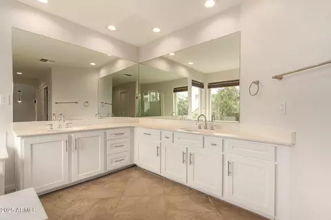 Bath - 14660 S 25th Pl, Phoenix, AZ 85048 photo 1 of 4