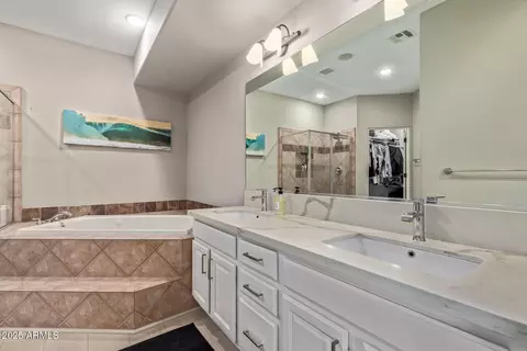 Bath - 10011 N 1st Ave, Phoenix, AZ 85021 photo 2 of 3