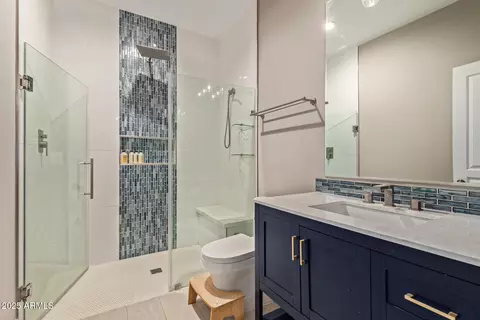 Bath - 10011 N 1st Ave, Phoenix, AZ 85021 photo 3 of 3