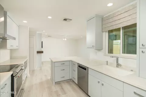 Kitchen - 4335 E Betty Elyse Ln, Phoenix, AZ 85032 photo 2 of 2