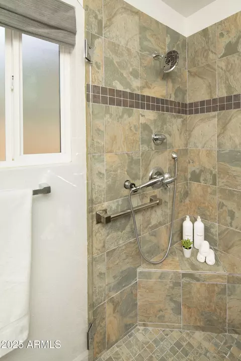 Bath - 4335 E Betty Elyse Ln, Phoenix, AZ 85032 photo 2 of 2