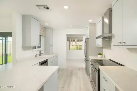 Kitchen - 4335 E Betty Elyse Ln, Phoenix, AZ 85032 photo 1 of 2