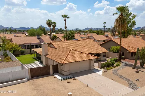 View/Area - 4335 E Betty Elyse Ln, Phoenix, AZ 85032 photo 3 of 5
