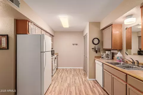 Kitchen - 3270 S Goldfield Rd #606, Apache Junction, AZ 85119 photo 3 of 3
