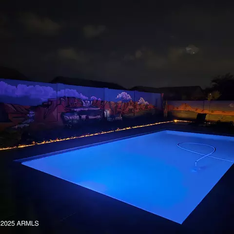 1325 E Branham Ln, Phoenix, AZ 85042