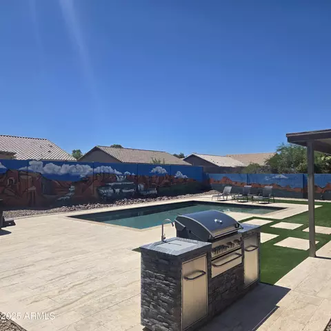 Exterior - 1325 E Branham Ln, Phoenix, AZ 85042 photo 5 of 8