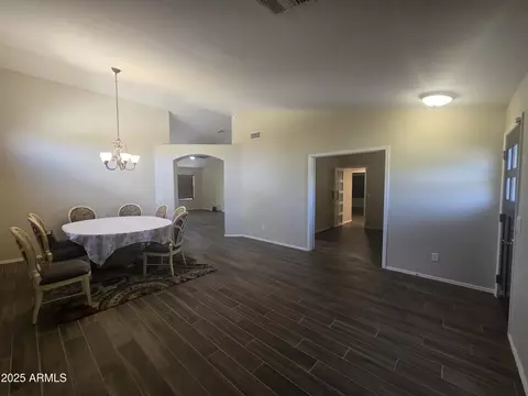 Dining - 1325 E Branham Ln, Phoenix, AZ 85042 photo 2 of 2