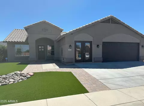 Exterior - 1325 E Branham Ln, Phoenix, AZ 85042 photo 7 of 8