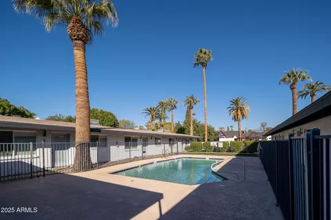 37 W Medlock Dr, Phoenix, AZ 85013 photo 11