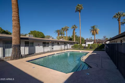 37 W Medlock Dr, Phoenix, AZ 85013 photo 9