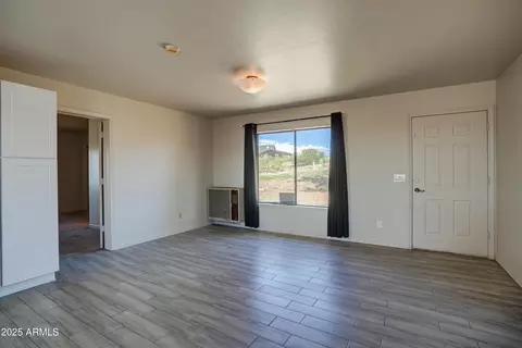 Living - 17661 E Bluejay Dr, Mayer, AZ 86333 photo 4 of 7