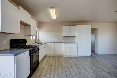 Kitchen - 17661 E Bluejay Dr, Mayer, AZ 86333 photo 3 of 3