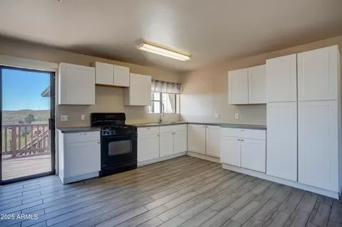Kitchen - 17661 E Bluejay Dr, Mayer, AZ 86333 photo 2 of 3