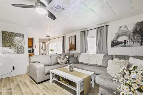 8401 N 67 Ave #128, Glendale, AZ 85302