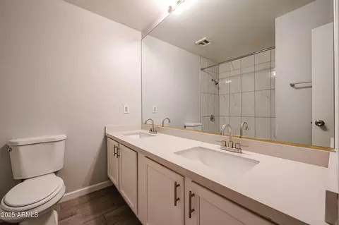 Bath - 1648 E Campus Dr, Tempe, AZ 85282 photo 2 of 4