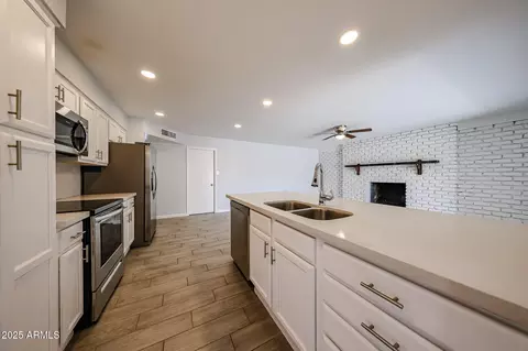 Kitchen - 1648 E Campus Dr, Tempe, AZ 85282 photo 2 of 3